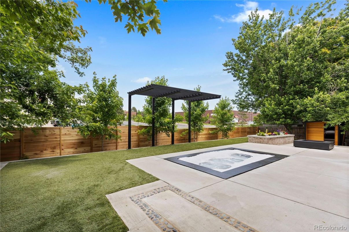 Backyard, Exterior