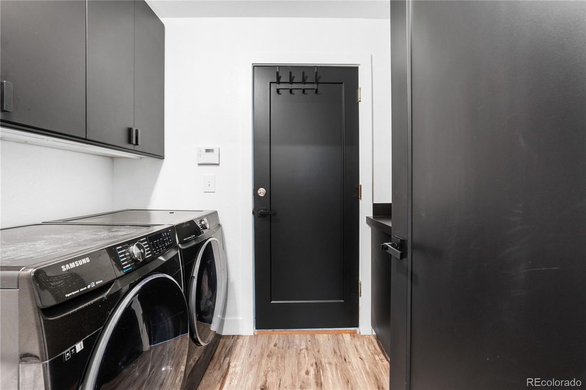 Interior, Washer, Wood Texture Flooring