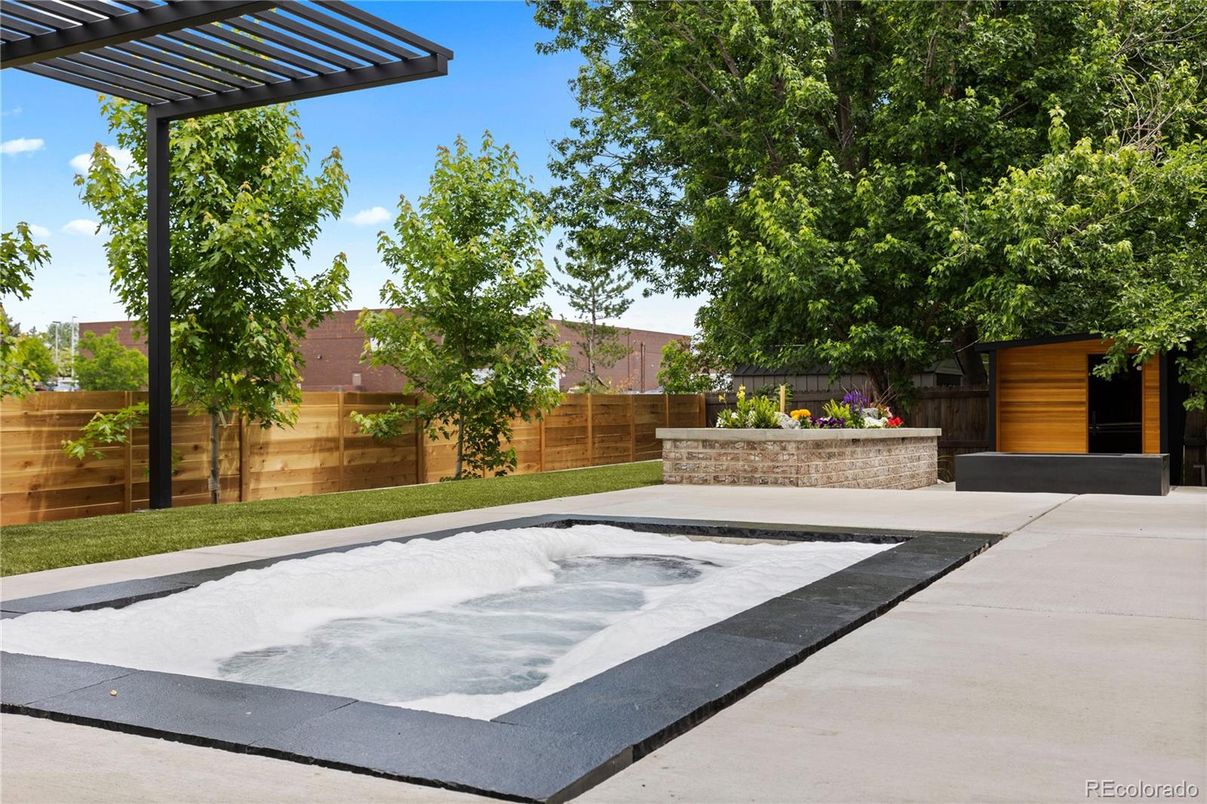 Exterior, Hot Tub