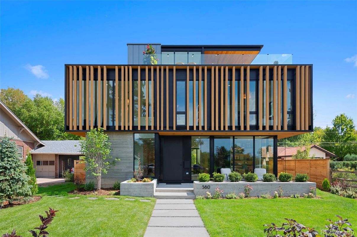 Backyard, Exterior, Facade, Modern