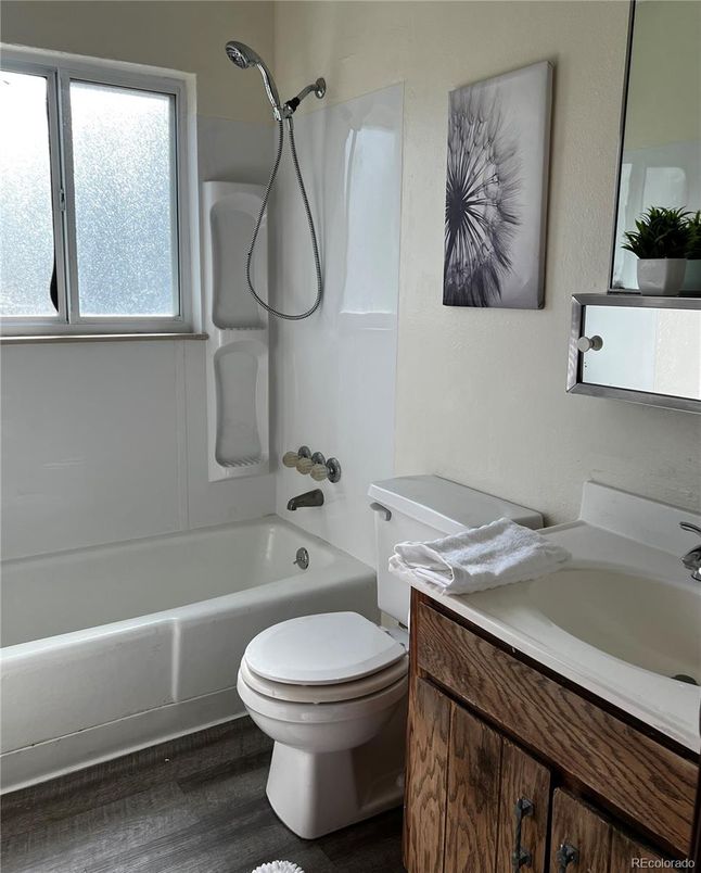 Bathroom, Interior, Pendant Lights, Wood Texture Flooring