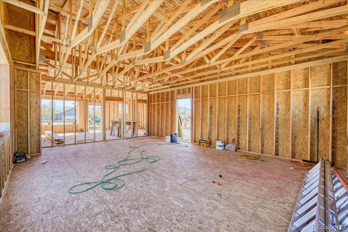 Empty room, Interior, Wooden Beams