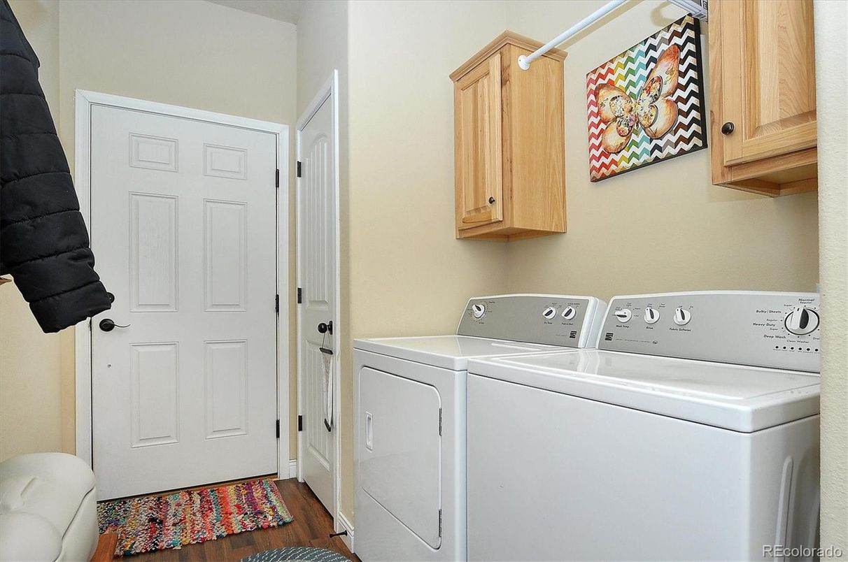 Interior, Washer, Wood Texture Flooring