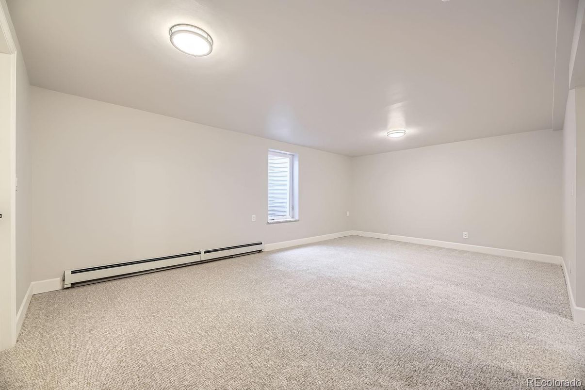 Empty room, Interior