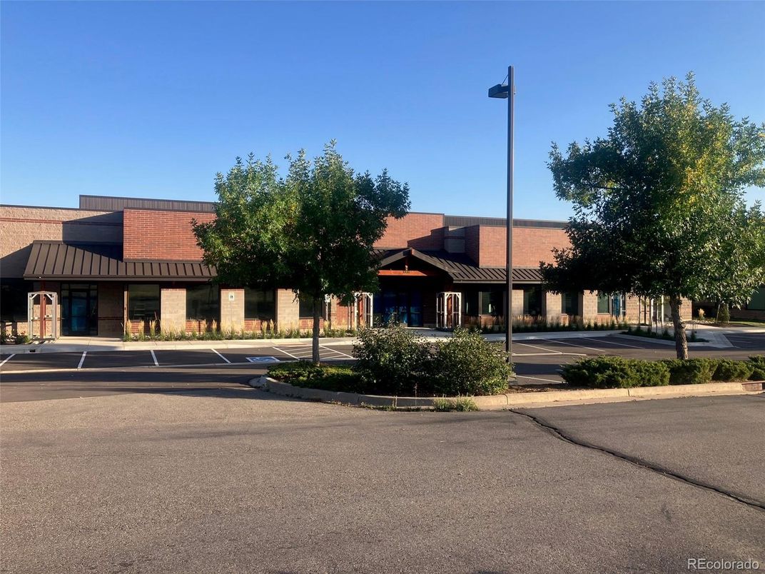 Exterior, Facade, Modern