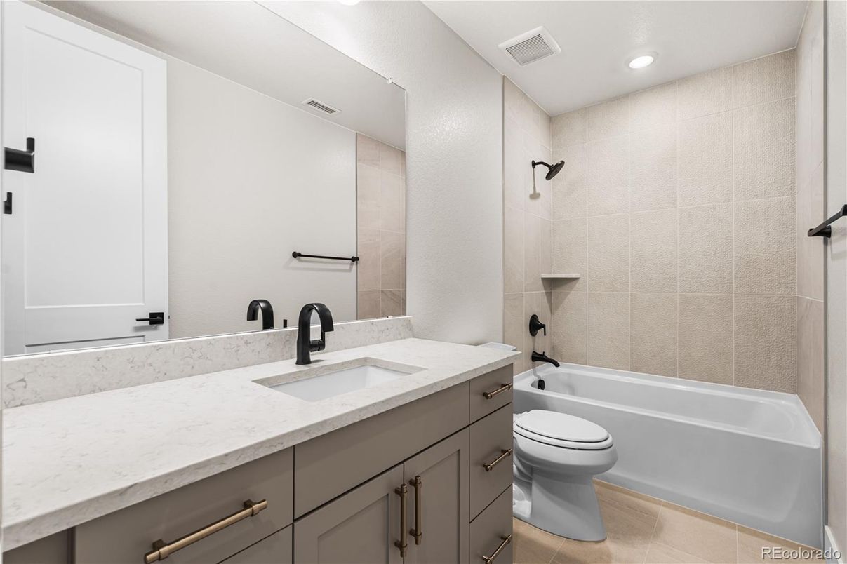 Bathroom, Interior, Recessed Lighting