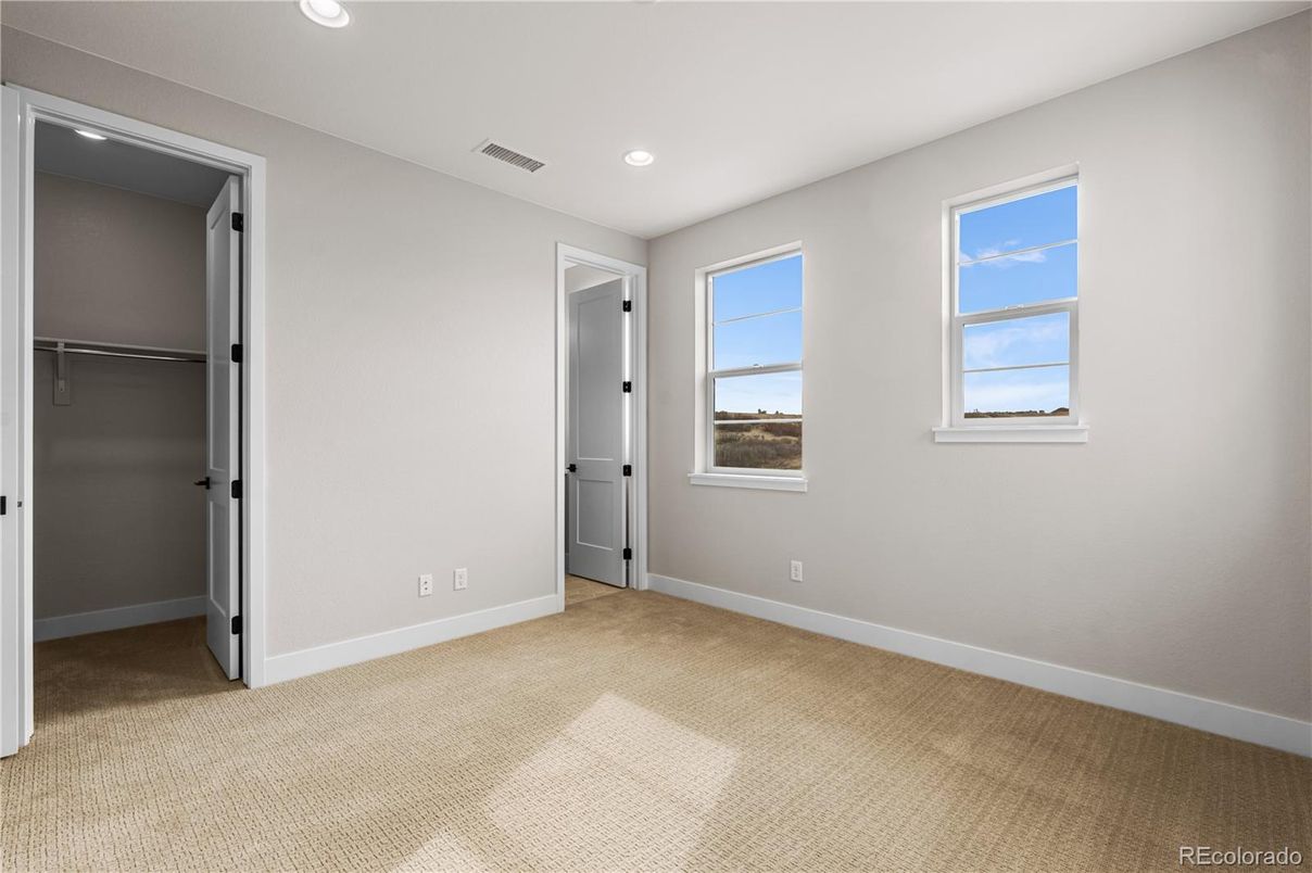 Empty room, Interior, Recessed Lighting
