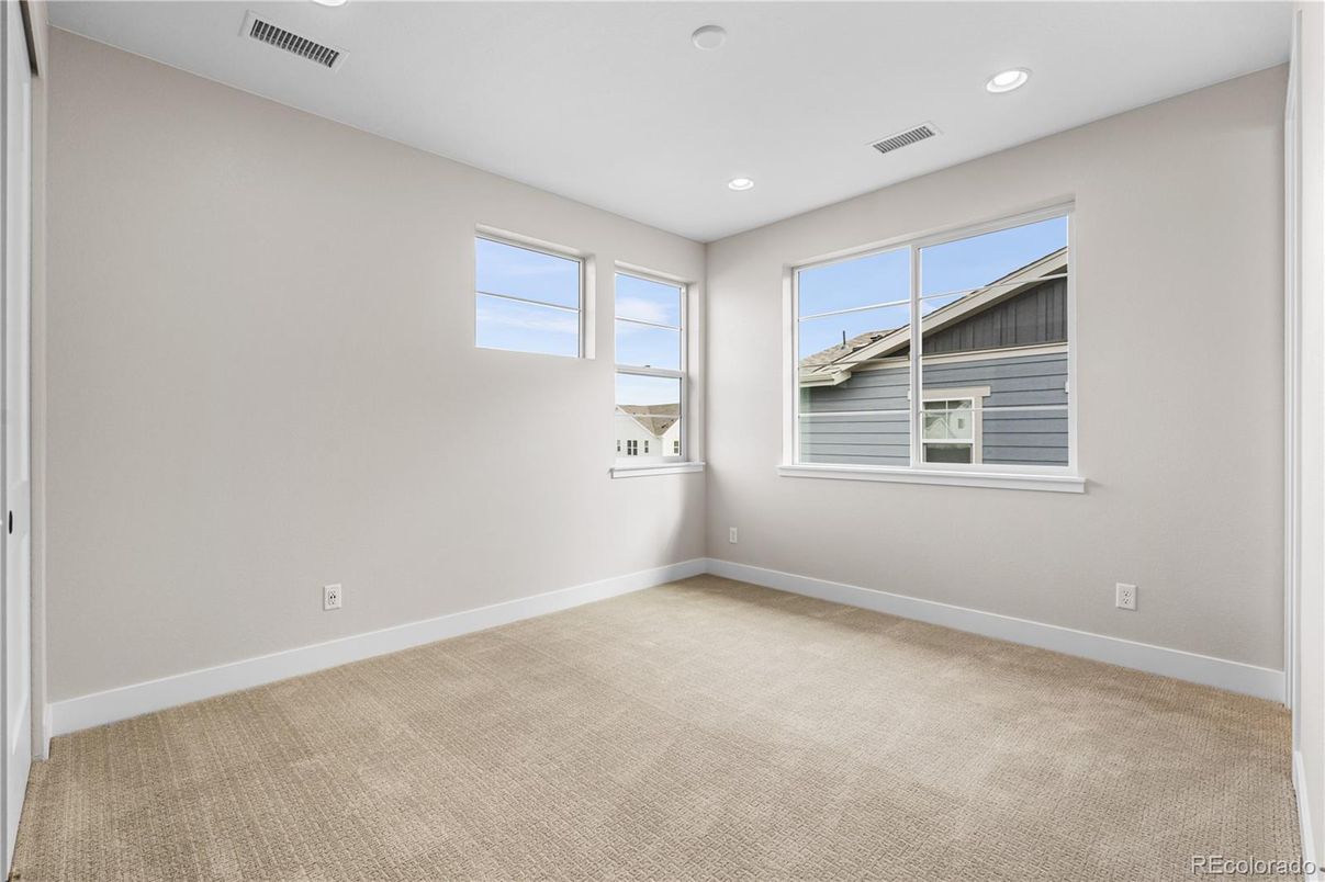 Empty room, Interior, Recessed Lighting