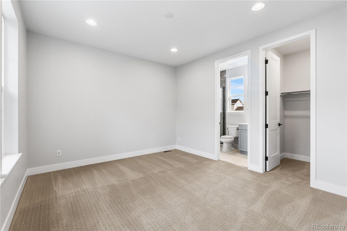 Bathroom, Empty room, Interior, Recessed Lighting