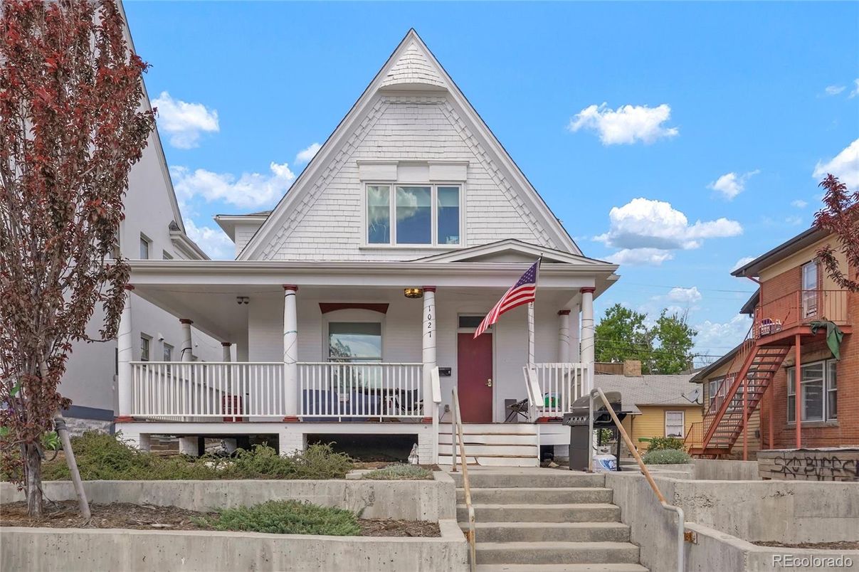 Exterior, Facade, Queen Anne Victorian