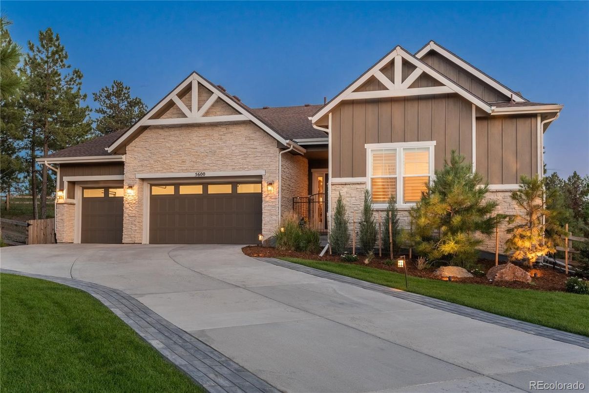 Attached, Exterior, Facade, American Craftsman