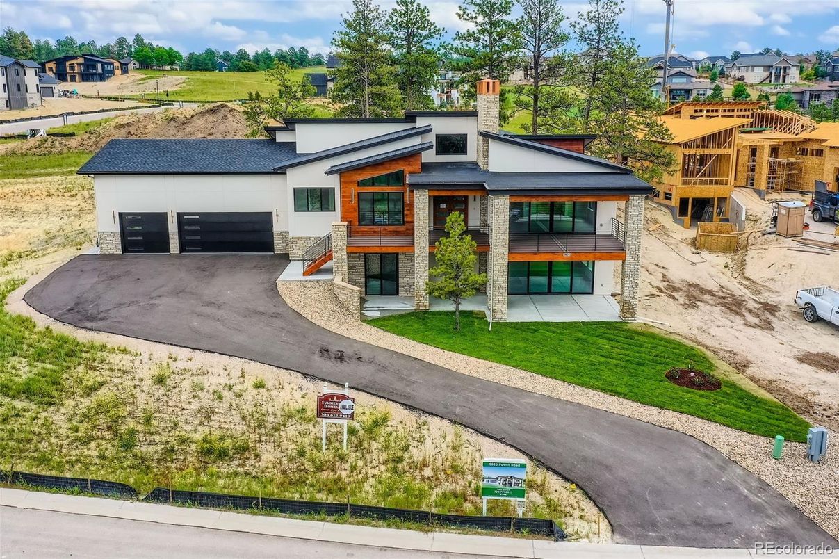 Exterior, Drone