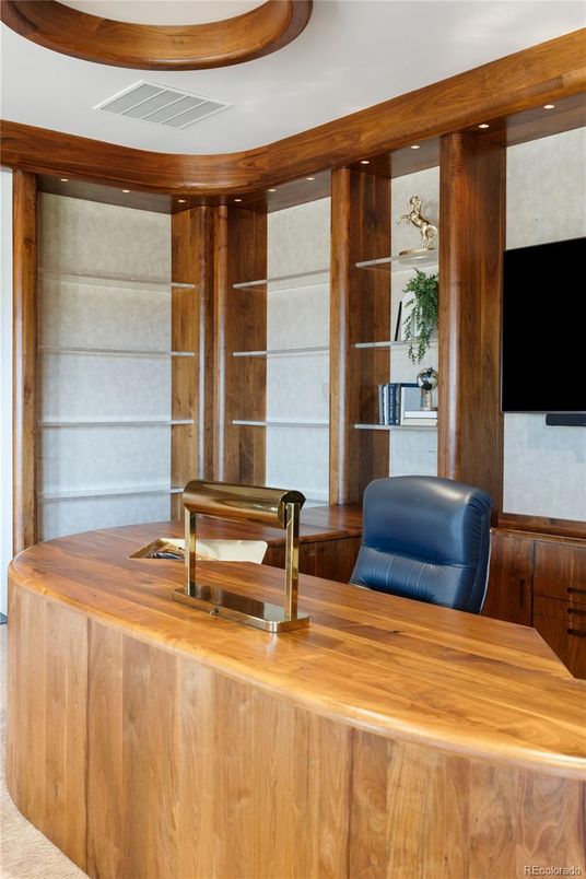 Home Office, Interior