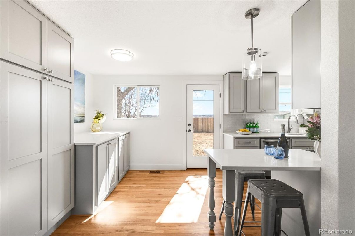Interior, Kitchen, Pendant Lights, Wood Texture Flooring