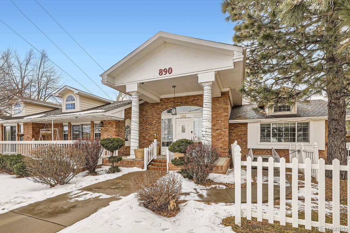 Exterior, Facade, Brick Facade, American Foursquare