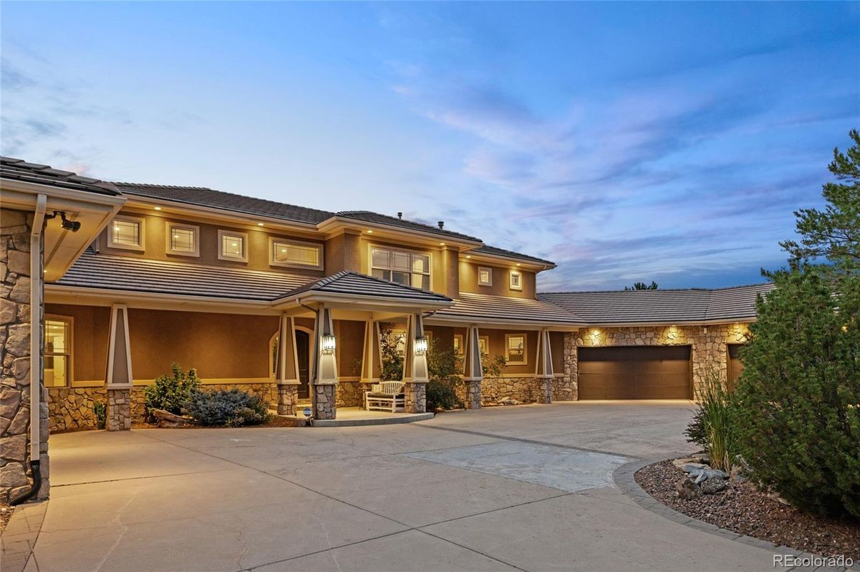 Attached, Exterior, Facade, Modern