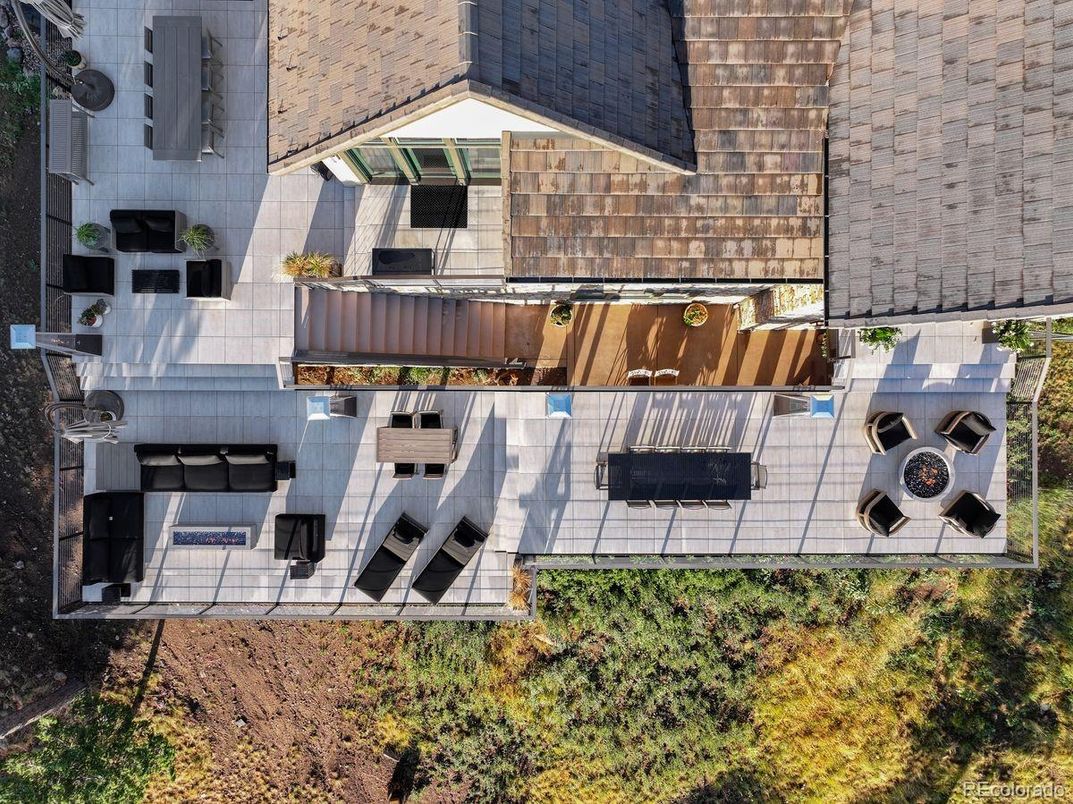 Exterior, Drone