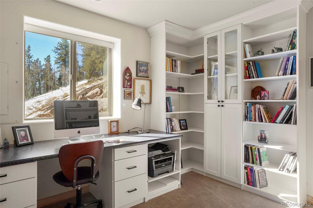 Home Office, Interior