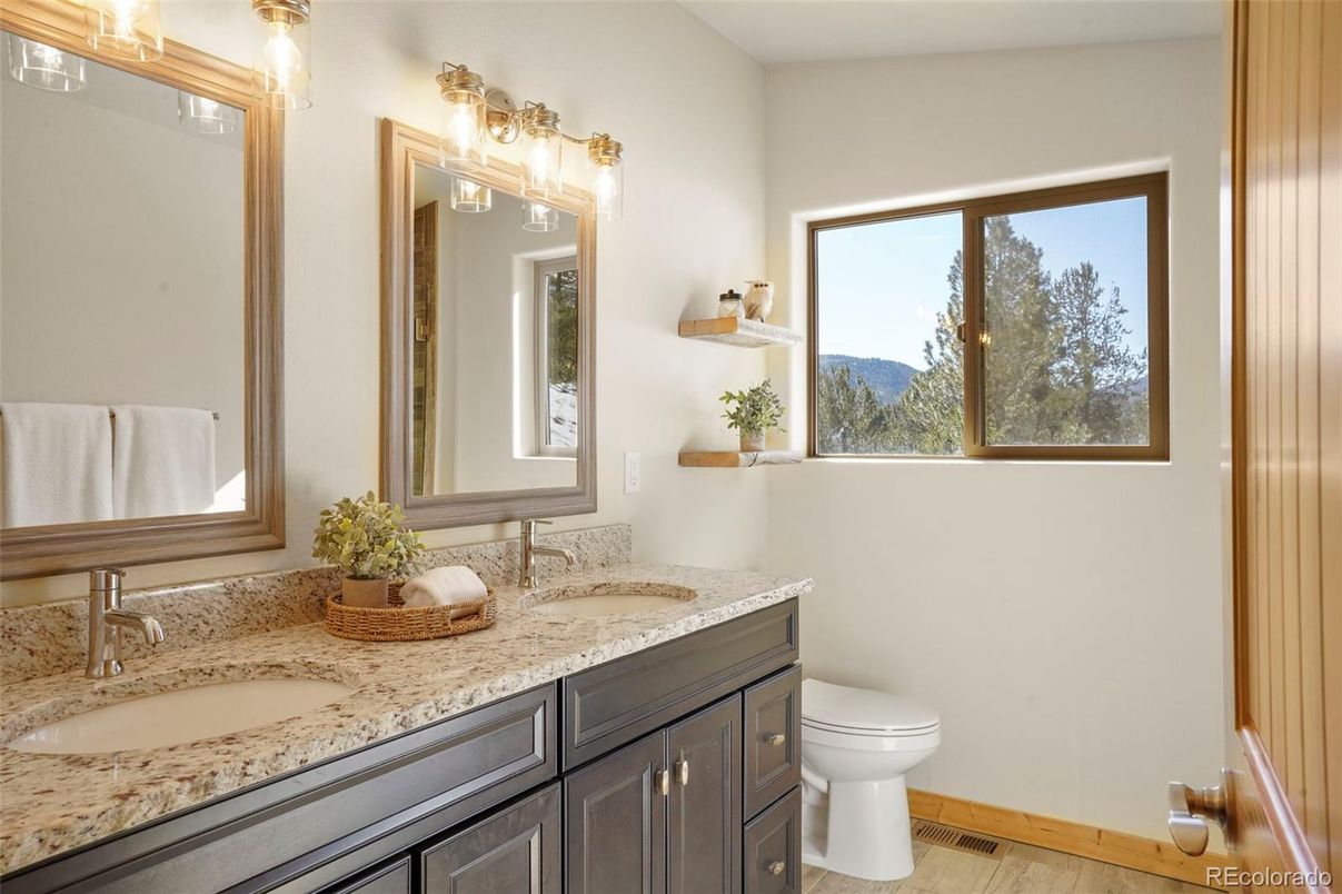 Bathroom, Dual Sink Vanities, Interior