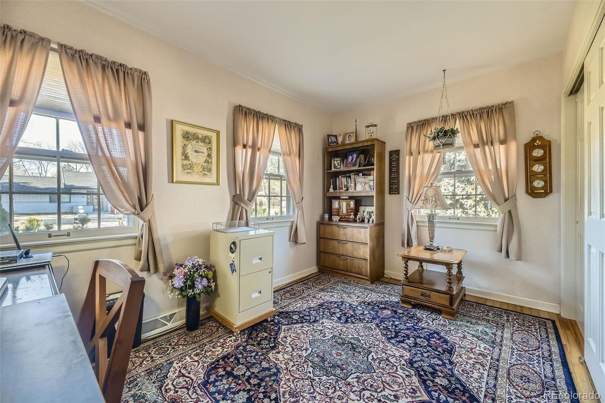 Home Office, Interior