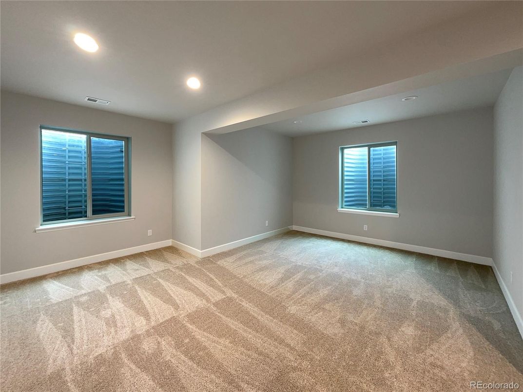 Empty room, Interior, Recessed Lighting