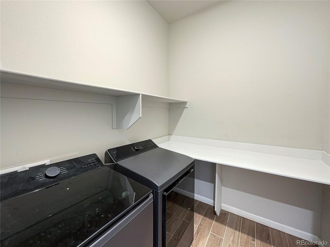 Interior, Washer, Wood Texture Flooring
