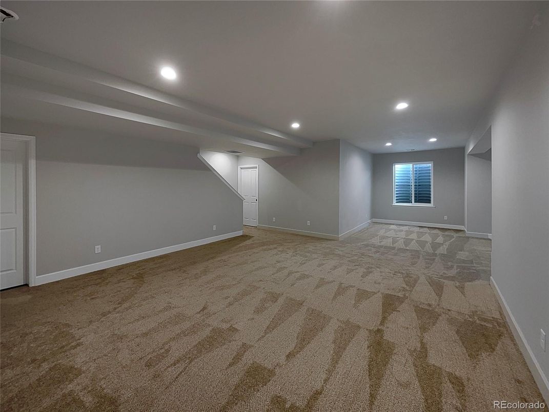 Empty room, Interior, Recessed Lighting