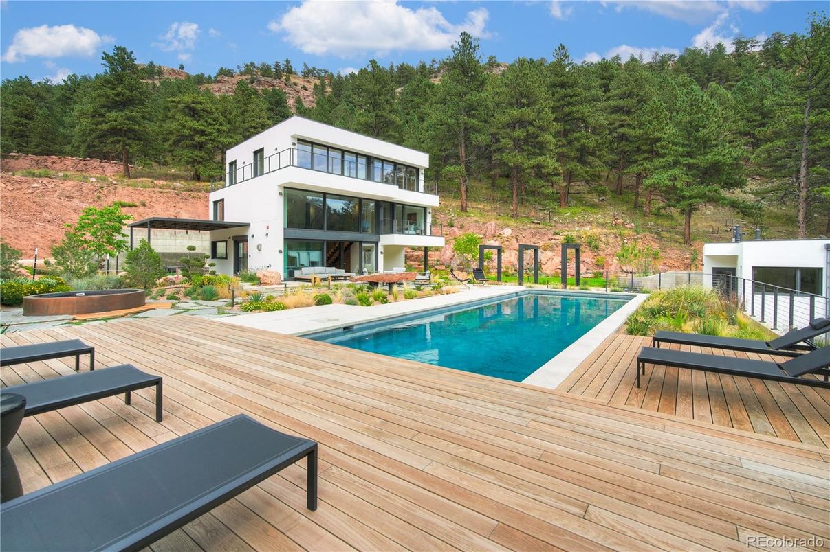 Exterior, Pool