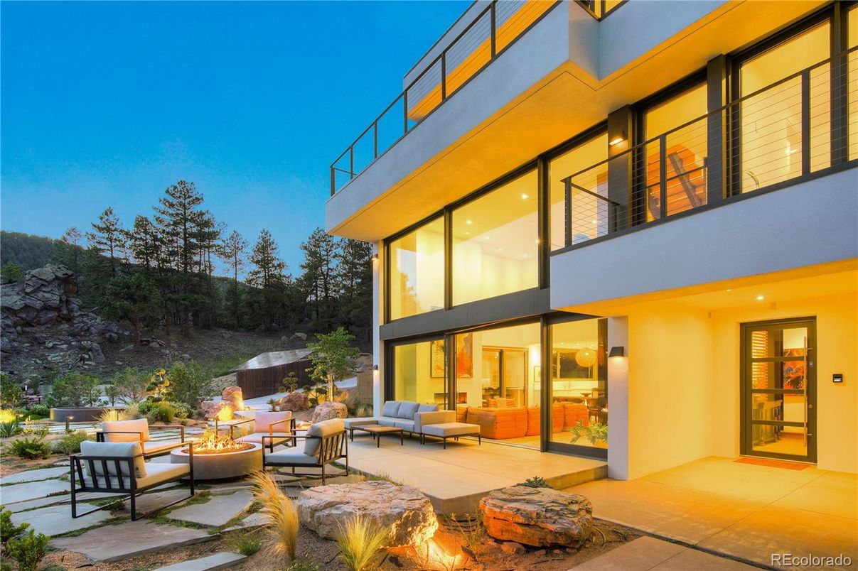 Backyard, Exterior, Facade, Modern