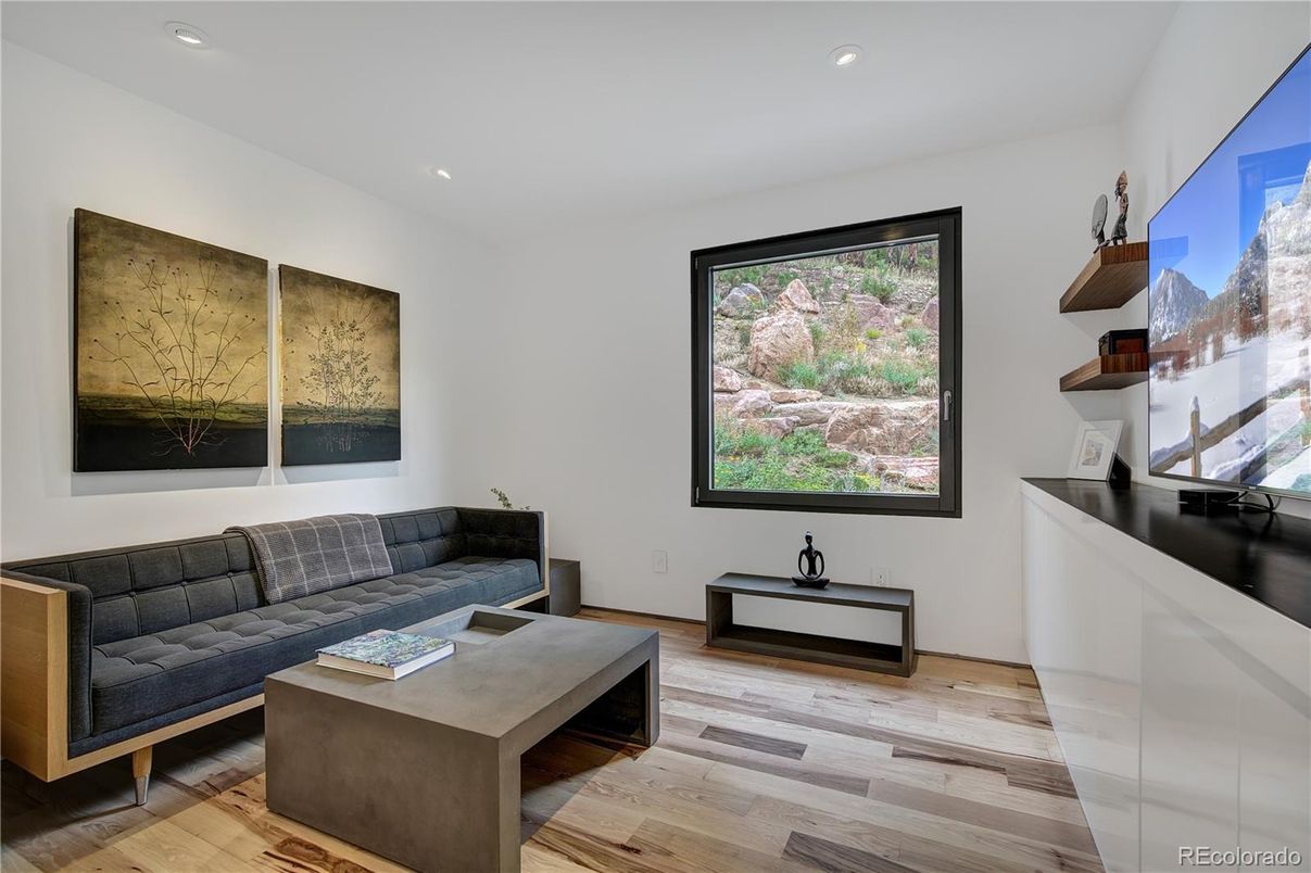 Interior, Living room, Recessed Lighting, Wood Texture Flooring