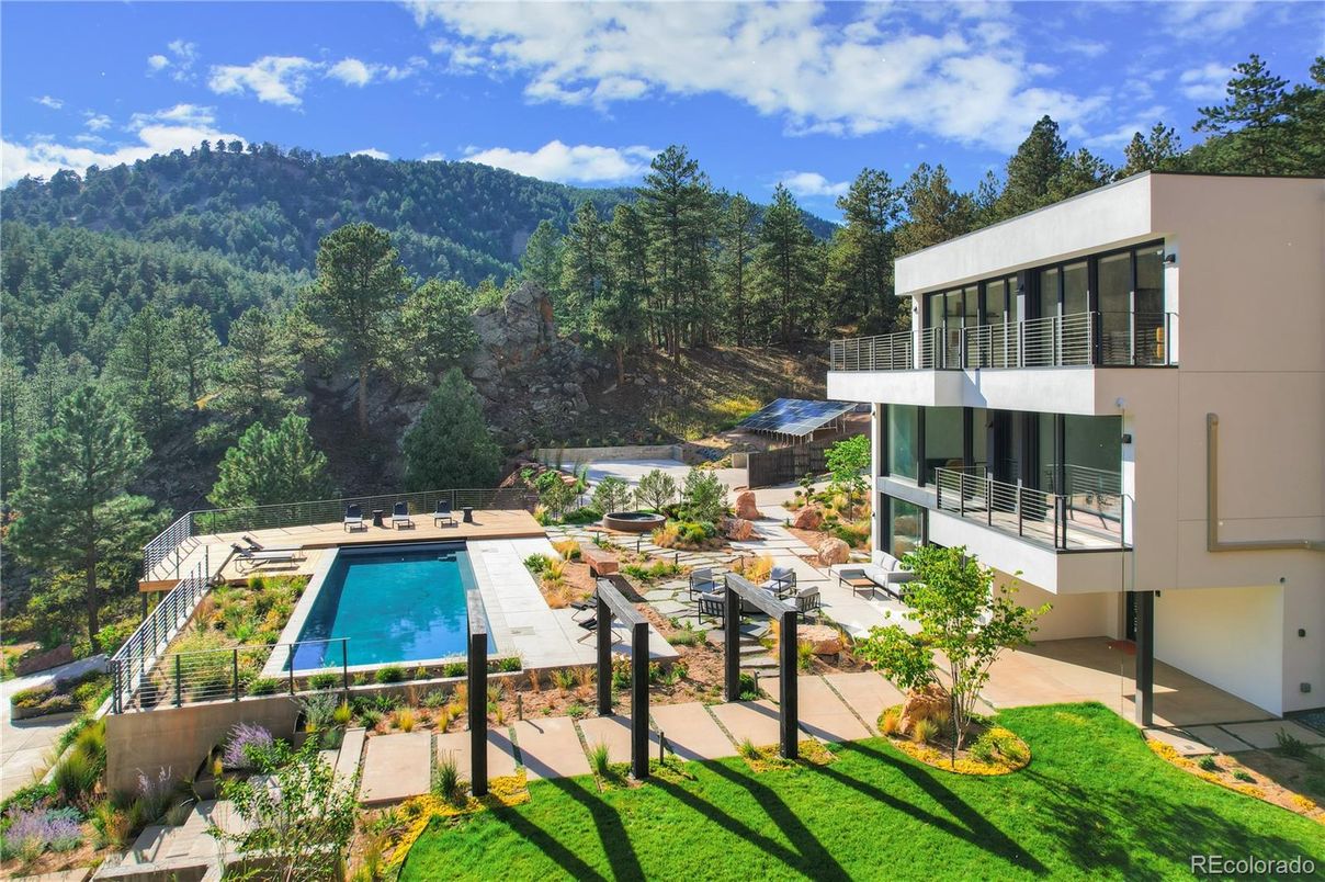 Exterior, Pool