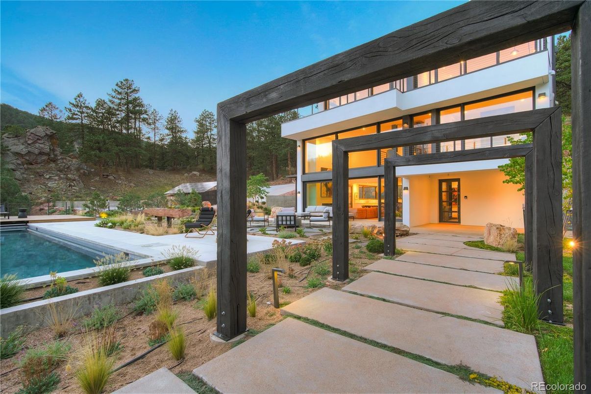 Exterior, Pool