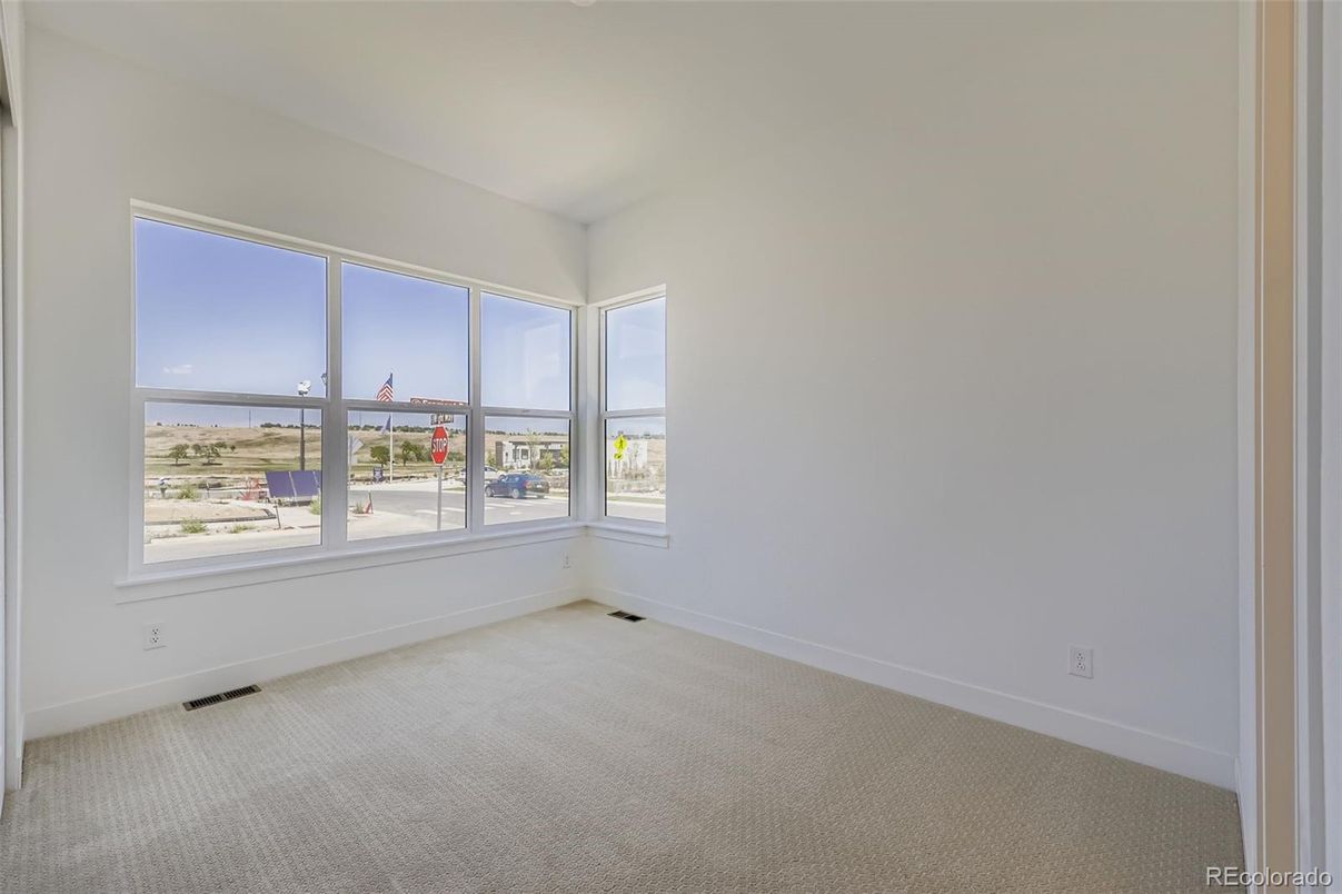 Empty room, Interior, Water