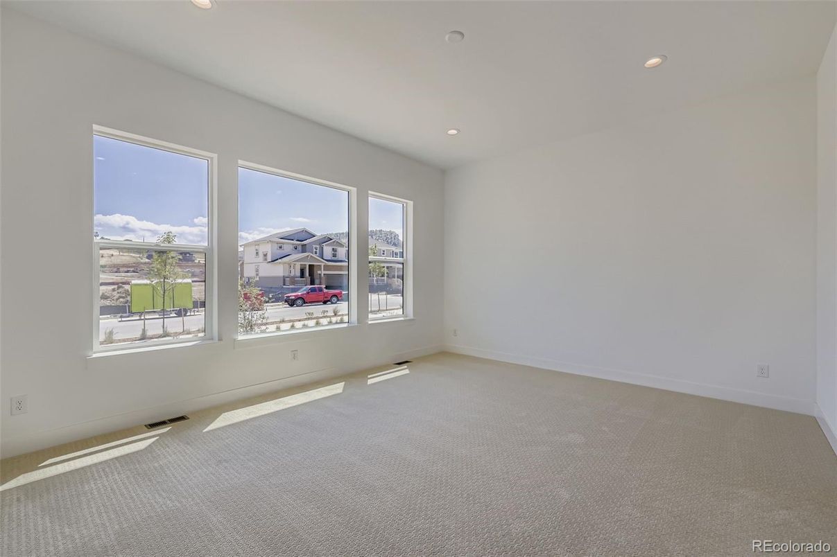 Empty room, Interior, Recessed Lighting
