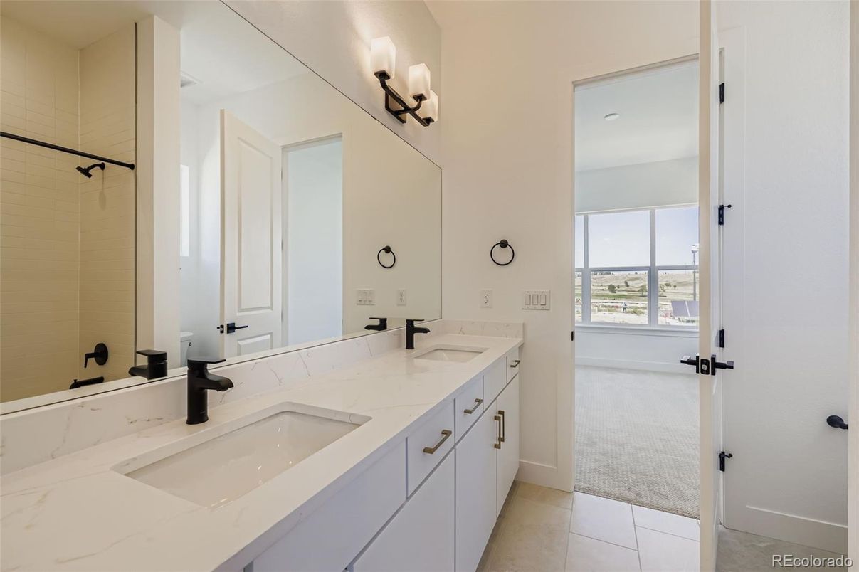Bathroom, Dual Sink Vanities, Interior