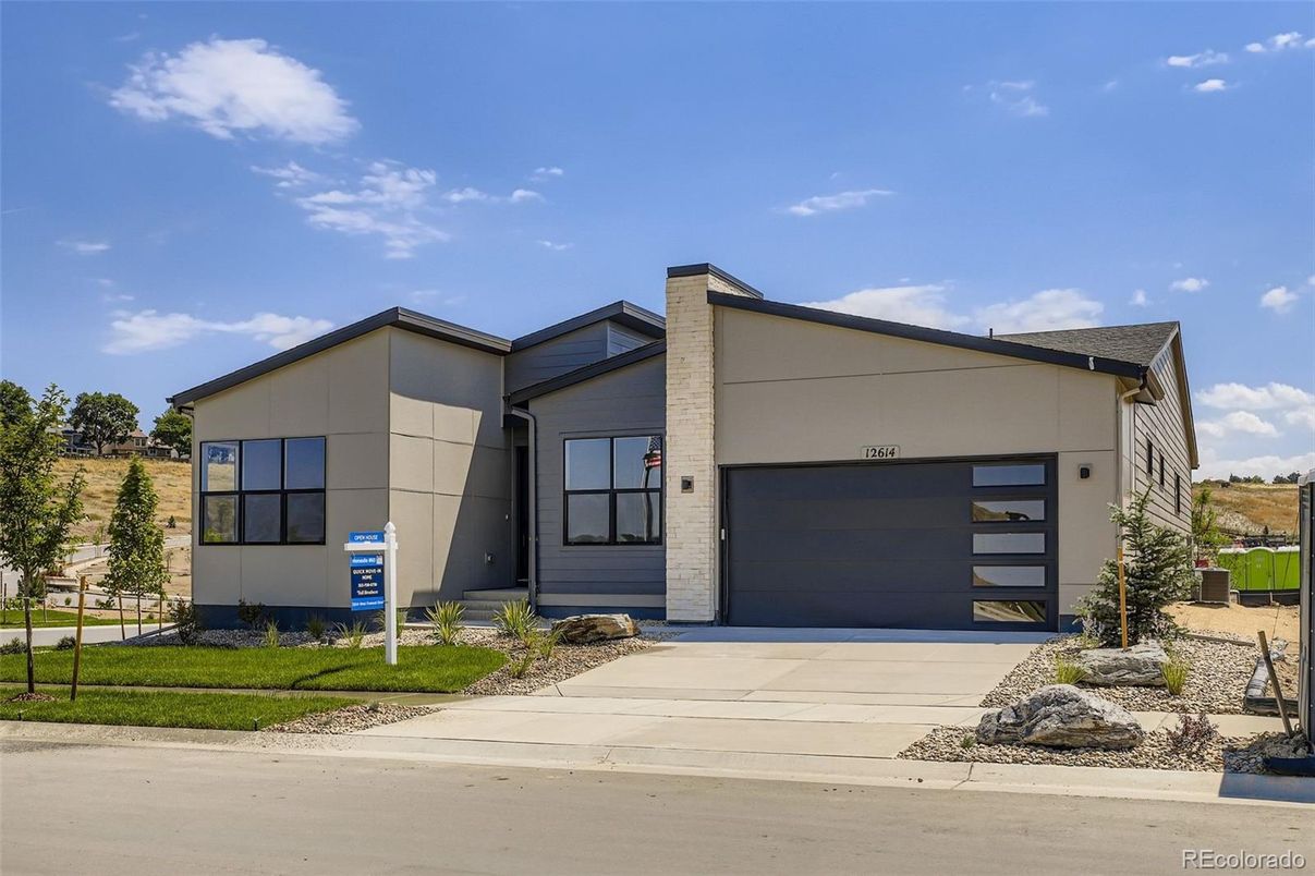 Attached, Exterior, Facade, Modern