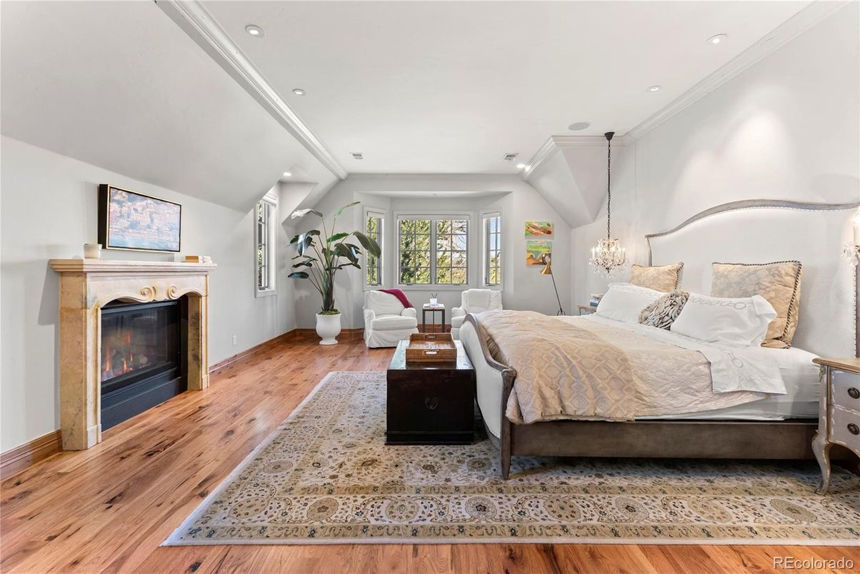 Bedroom, Fireplace, Interior, Pendant Lights, Recessed Lighting, Wood Texture Flooring