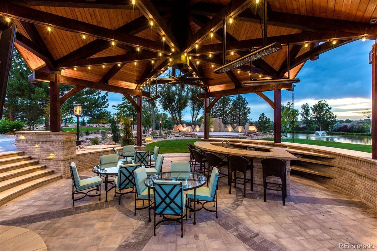 Exterior, Outdoor Kitchen, Water