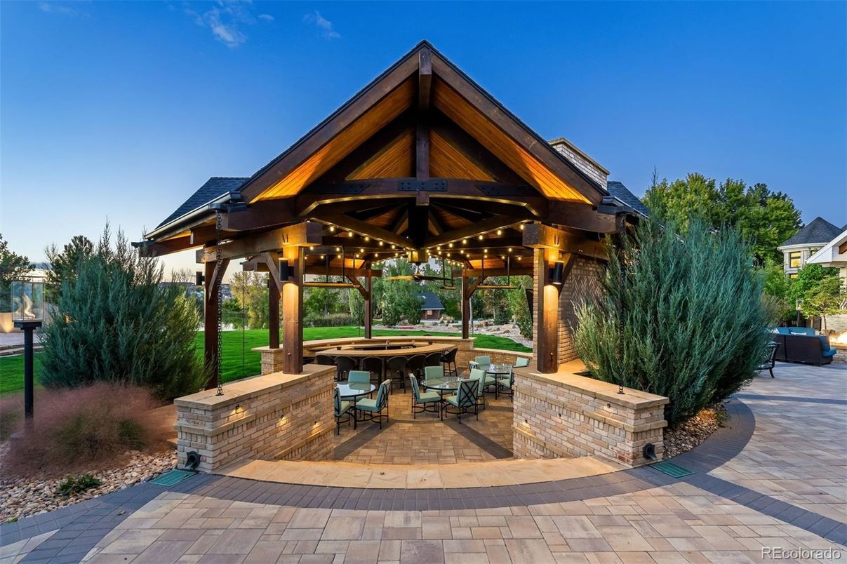 Exterior, Outdoor Kitchen