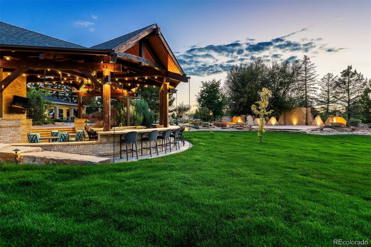 Backyard, Exterior, Outdoor Kitchen