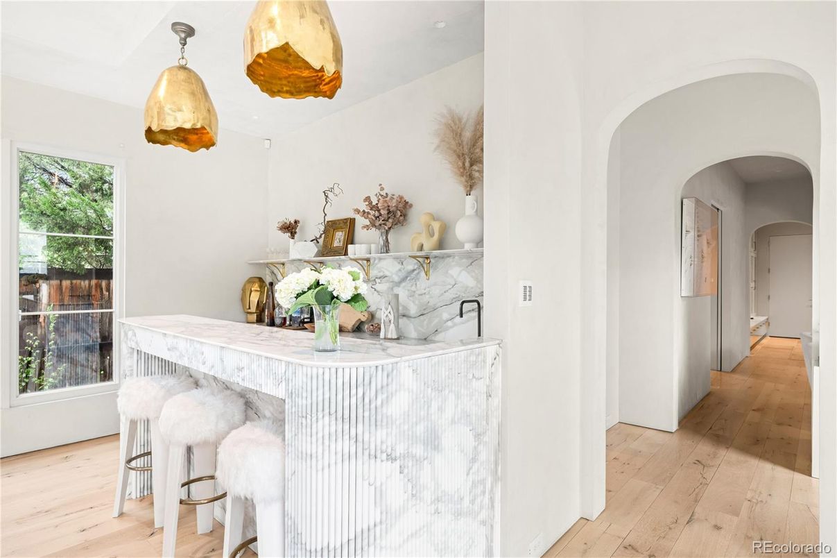 Interior, Pendant Lights, Wood Texture Flooring