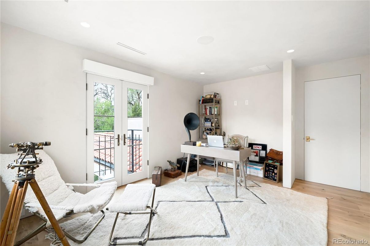 Home Office, Interior, Recessed Lighting, Wood Texture Flooring