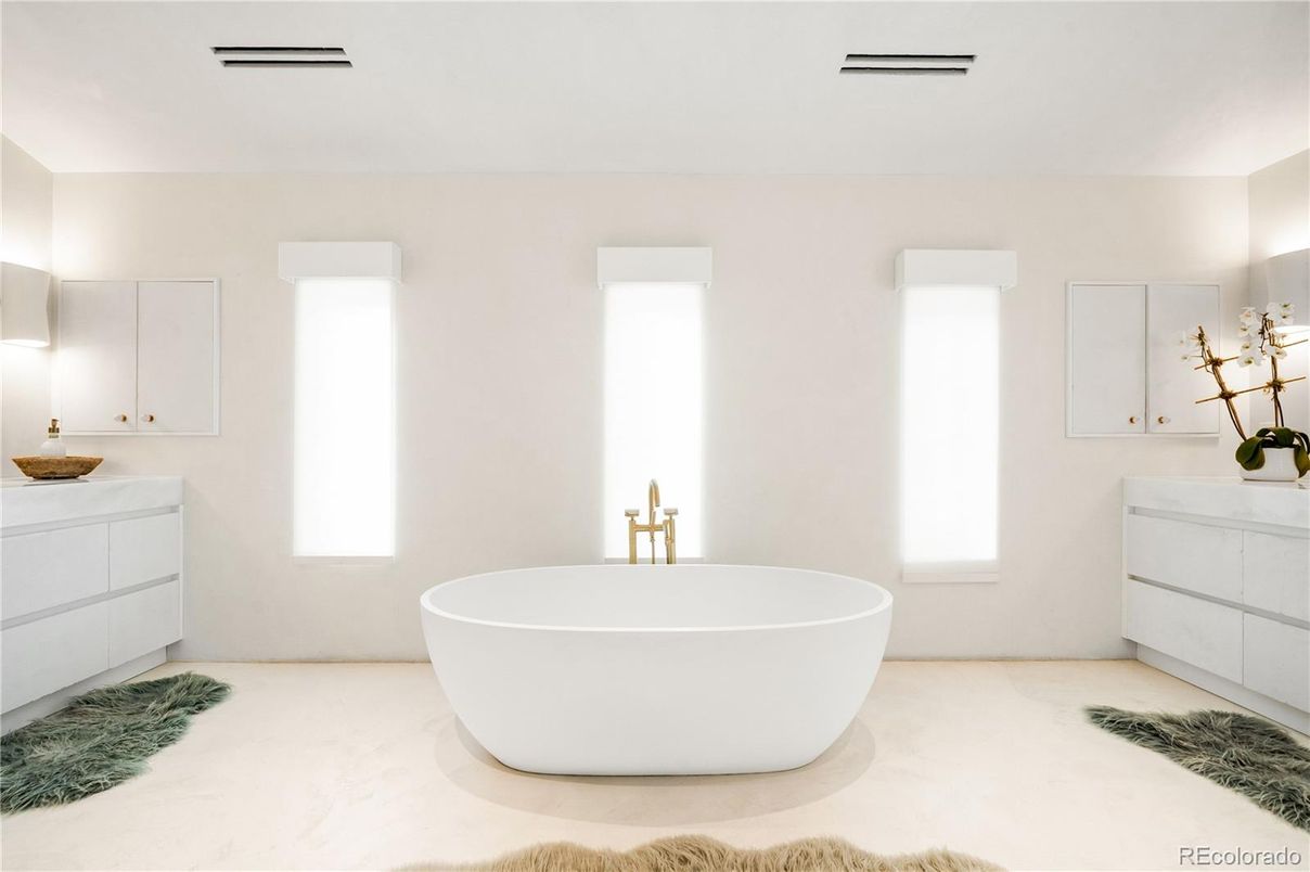 Bathroom, Free Standing Baths, Interior