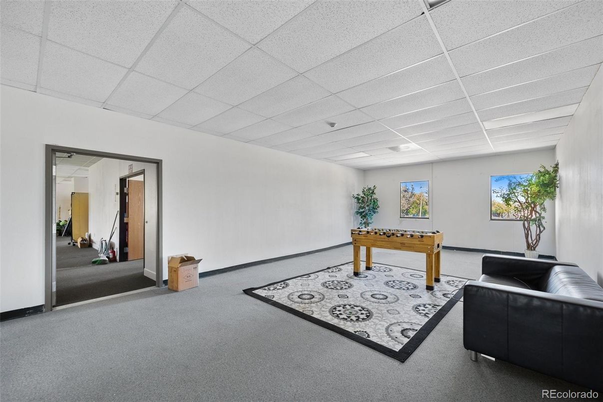 Game Room, Interior