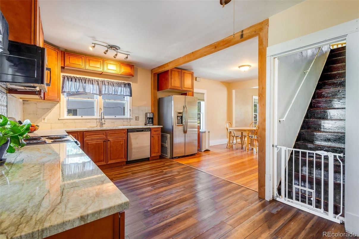 Dining room, Interior, Kitchen, Stainless Steel Appliances, Wood Texture Flooring