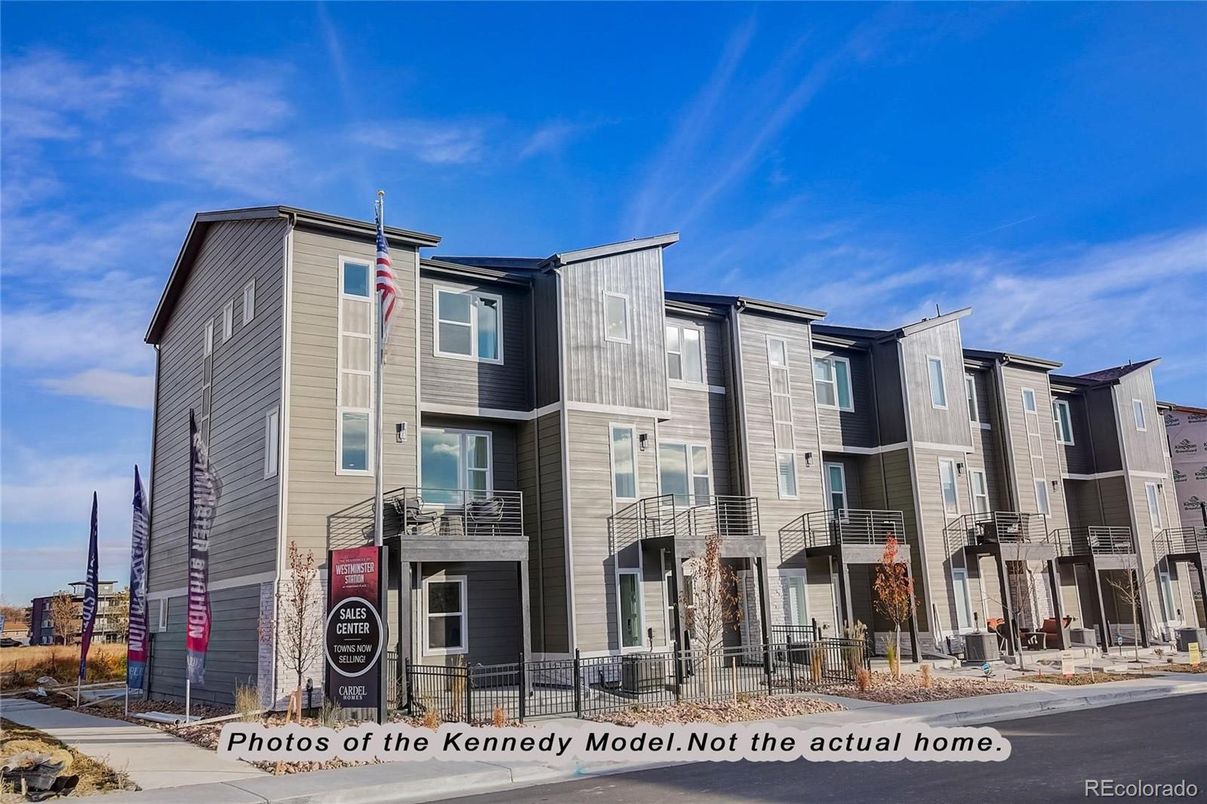 Exterior, Facade, Rowhouse