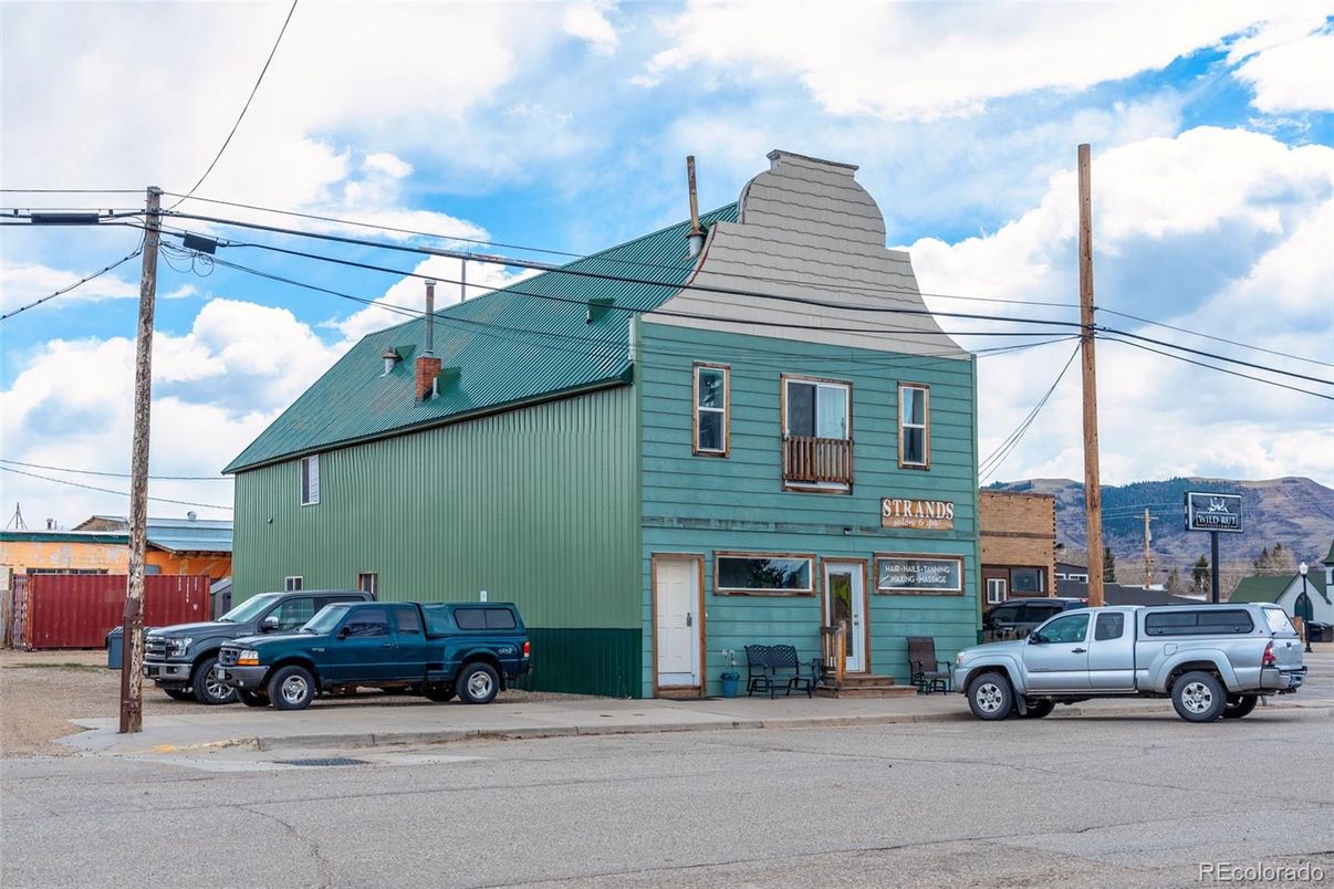 Exterior, Facade, Queen Anne Victorian