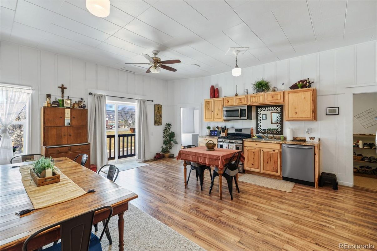 Dining room, Interior, Kitchen, Pendant Lights, Wood Texture Flooring