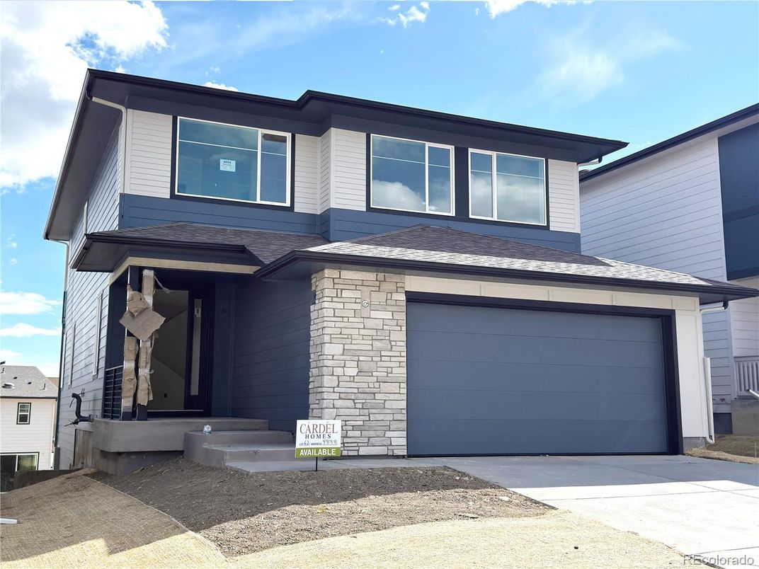 Attached, Exterior, Facade, Modern