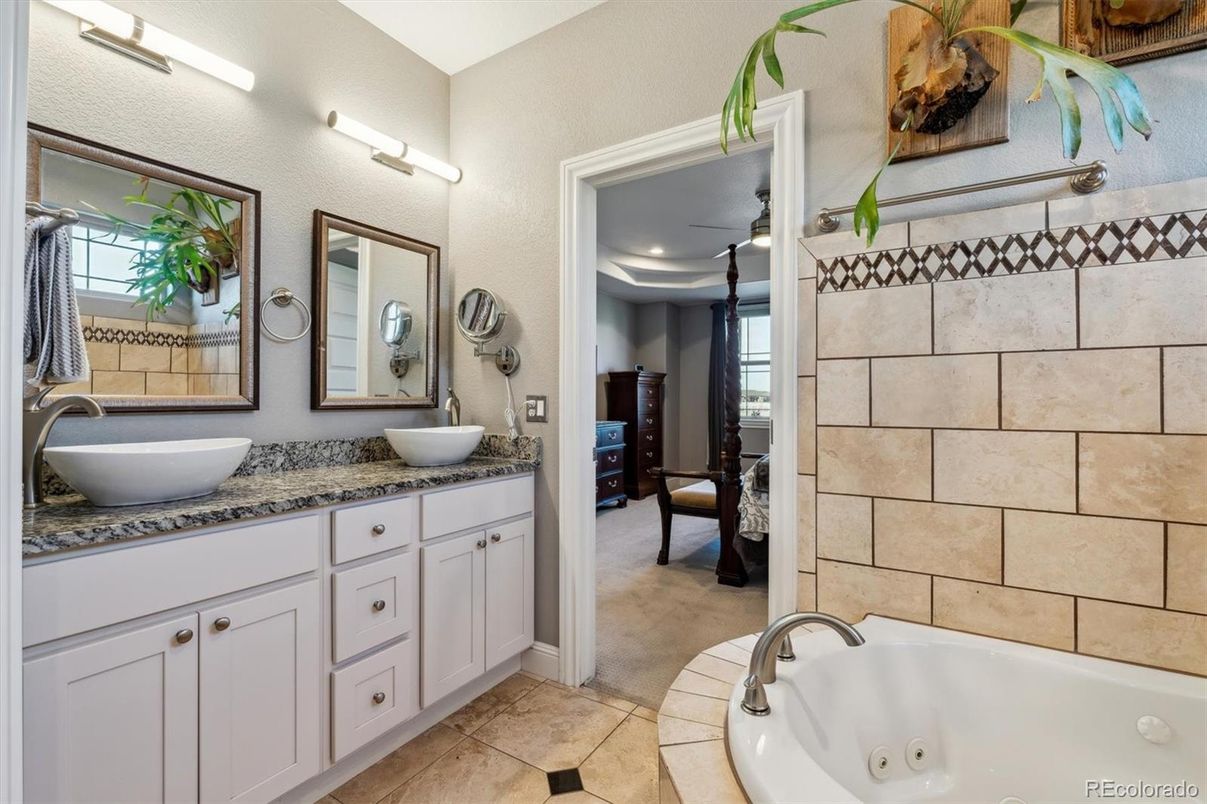 Bathroom, Dual Sink Vanities, Interior, Recessed Lighting